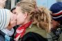 Кмет забранява страстните целувки на публични места