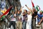 С чукове и лостове демонстранти рушат Израелското посолство в Египет