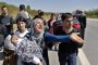Бежанците в Одрин чакат турския премиер, искат да отидат в Гърция  