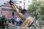   Багер пропадна при разрушаване на стара къща в София