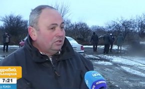 Собственикът на фермата в село Белоградец се оплака пред Нова тв, че две от кучетата му са били убити
