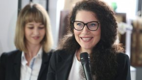 Визията за Български пощи е превръщането ѝ в "едно гише"