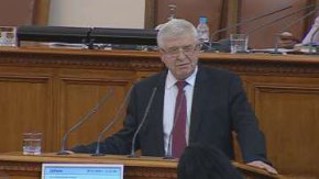 Първи думата взе представителят на ГЕРБ-СДС и бивш финансов министър Кирил Ананиев