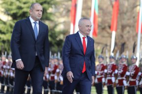 Двамата президенти ще разговарят на „четири очи“, след това ще се състоят пленарни разговори между българската и албанска делегации
