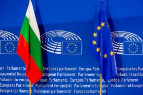  (CONT) са на работно посещение в България между 11 и 13 април, с цел проучване на фактите във връзка с обвиненията в корупция и злоупотреби с публични средства в България с потенциално отражение върху финансовите интереси на ЕС