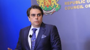 Изчакват се разчети на финансовото министерство, а целият пакет от икономически мерки на коалицията трябва да е готов преди актуализацията на бюджета, обясни министър Асен Василев