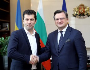 Министър-председателят Кирил Петков увери Дмитро Кулеба, че България ще продължи да е сред най-приятелските и силно подкрепящи Украйна държави