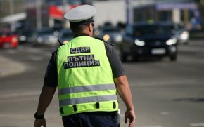 Шефът на "Пътна полиция" в ГДНП посочи още, че са установени над 20 служители на МВР, които са участвали в схемата