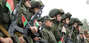 Беларуски военнослужещи присъстват на церемонията по откриването на съвместното стратегическо учение "Запад-2021" на въоръжените сили на Руската федерация и Република Беларус на полигона "Мулино" на 9 септември 2021 г. , Нижегородска област, Русия