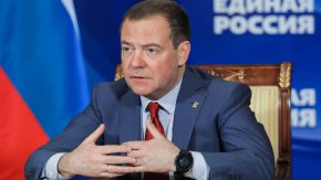 Енергийната криза в страните, които наложиха "саморазрушителни" санкции срещу руския нефт и газ, ще се задълбочи, а цените на енергията ще продължат да растат, каза Медведев