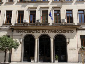 
Законопроектът беше разгласен от БНР, като в публикацията се посочва, че е бил обсъждан на финансовите експертни съвети при финансовия министър Асен Василев