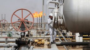  

Данните на Министерството на енергетиката на САЩ сочат, че "доставките на петрол от Русия са се увеличили почти двойно през март в сравнение с февруари - съответно от 2,325 на 4,218 млн. барела", пише председателят на парламента.

 