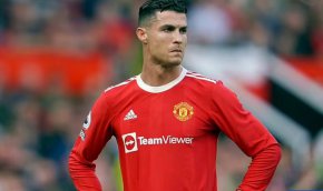 37-годишният футболист изуми Юнайтед миналата седмица, когато заяви, че желае да напусне клуба, ако получи подходяща оферта за него това лято, на фона на опасенията си, че "червените дяволи" не се движат достатъчно бързо напред.