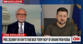 
"Украинците не са готови да се откажат от земята си, да приемат, че тези територии принадлежат на Русия. Това е нашата земя", заяви Зеленский в ексклузивно интервю, излъчено в четвъртък в предаването "Situation Room" на CNN.
