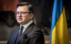 Украинският министър на външните работи Дмитрий Кулеба благодари на Съединените щати за последната хуманитарна помощ, обявена в събота