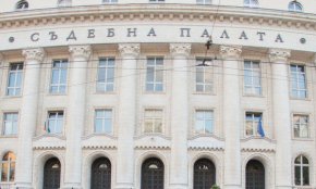 Повече от половин година Конституционният съд работи с двама членове по-малко, тъй като Народното събрание не открива процедура за избор на конституционни съдии на местата на Анастас Анастасов и Гроздан Илиев.