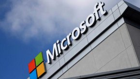 
По-рано този месец Microsoft съкрати около 1% от 180 000-те си служители, предимно в групите за консултации и обслужване на клиенти, но заяви, че планира да приключи текущата финансова година с увеличение на броя на служителите.