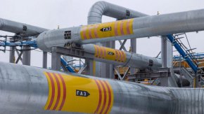 
Руският президент Владимир Путин заяви, че ако турбината на "Северен поток" не бъде върната в Русия, по газопровода ще могат да се доставят само 30 млн. куб. м газ на ден вместо сегашните 60 млн. куб. м.
 