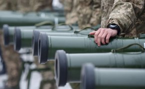 

През април миналата година Испания обяви изпращането на 200 тона боеприпаси и друга военна помощ за Украйна.

 