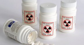 
Таблетките ще се използват в "ограничени случаи, за да се избегне абсорбирането на вдишан или погълнат радиоактивен йод от щитовидната жлеза", се казва в изявление на Комисията