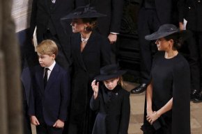 Кейт Мидълтън и принц Уилям прецениха, че най-големите им две деца могат да присъстват на погребението.
