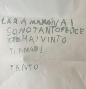 
Тази бележка от малката си дъщеря, с която не може да се засече заради изборите в Италия, получи голямата победителка Джорджия Мелони.

