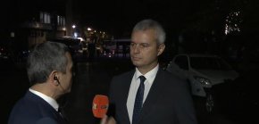 На въпрос с кои партии биха разговаряли от "Възраждане", Костадин Костадинов отговори, че ще трябва да разговарят с хора, "които не взимат решенията си сами", без да уточнява имена.