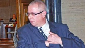 
Бившият главен секретар на Алфа банк Петко Митевски е окончателно осъден на 14 години затвор за присвояването на над 21,2 млн. лв. от банката. За присъдата се похвали Софийската градска прокуратура, тъй като законът забранява на съда да обявява ефективните присъди, докато не получи уведомление от прокурора, че са предприети действия по привеждането им в изпълнение.