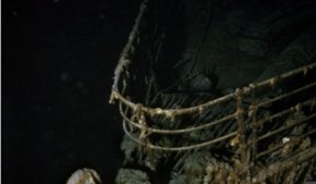 Останките на "Титаник" се намират на две части на дъното на Северния Атлантически океан и бавно се разлагат на близо 4000 метра под повърхността, но не са сами