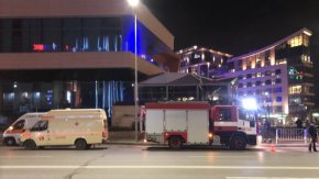 С обаждане на телефон 112 обвиняемият С.П. съобщил на дежурния оператор, че в мол Парадайз на бул.„Черни връх“ е поставена бомба.
