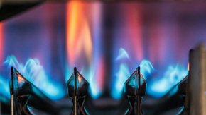 
  В края на миналия месец от Асоциация на търговците и производителите на природен газ и водород изпратиха писмо до всички органи на властта в страната, в което обясняват за проблемите в сектора и апелират за спешно изготвяне на механизъм за финансова помощ за търговците на природен газ.