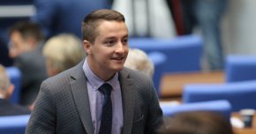 

Явор Божанков беше част от ПГ на БСП в последните пет парламента, като до момента Божанков винаги се е кандидатирал от избирателния регион Велико Търново.
