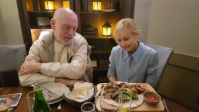  В ресторанта те бяха посрещнати от половинката на Казасян Пламен Иванов, тъй като ангажименти възпрепятстваха самата певица да бъде там.