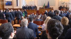 57% от българите пророчески познаха, че и този парламент няма да започне работа бързо. 38% бяха на обратното мнение, а 3% не са отговорили