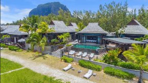 Курортът JW Marriott Mauritius се намира под планината Le Morne Brabant - обект на световното наследство на ЮНЕСКО. Горе е Grand Beachfront Villa на курорта, най-голямата и най-луксозната вила в Индийския океан.
