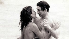 През март 1979 г. беше прекрасен ден на плажа Котесло в Пърт, Западна Австралия. Принц Чарлз, тогава 30-годишният най-голям син на кралица Елизабет II - и бъдещ крал - обикаляше от името на майка си.