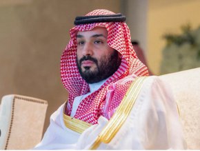 37-годишният саудитски престолонаследник, който отговаря за ежедневните дела на кралството вместо баща си, крал Салман, според съобщенията се подиграва на Байдън на четири очи, като се надсмива над неговите гафове и умствени пропуски. Критиците на американския президент го обвиняват, че се е поддал на саудитския натиск.

 