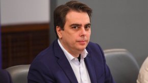 Напомняме, че от ГЕРБ вече заявиха, че ще предложат втори мандат за Димитър Радев, който понастоящем е шеф на БНБ.