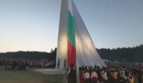 "Днес съживяваме паметта на хилядите храбри българи, които загиваха под българското знаме, но никога не допускаха то да попадне в плен. Отдаваме почит към паметта на предците които извоюваха правото българският флаг да се вее свободно".