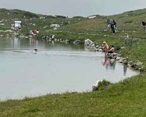 Жена се изкъпа в едно от Рилските езера