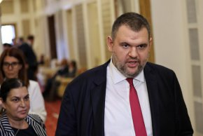 Делян Пеевски каза, че единственото условие, което са поставили и е било прието, е да няма ограничение на мандатите на кметовете. 