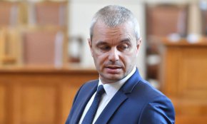 Лидерът на "Възраждане" напомни в предаването "12+3", че от партията му са пуснала сигнали в прокуратурата срещу Асен Василев и Кирил Петков