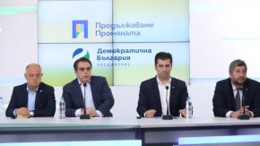 В последните седмици на министър Меджидиев увери, че е постигнал предоговаряне на условията за доставка на Ковид ваксини, което ще спести на българските данъкоплатци 188 млн. лв. 