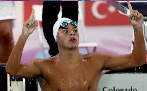 Новото златно момче на българското плуване Петър Мицин спечели четвърта европейска титла през това лято. Юношата от Велингард, който на 19 август ще навърши 18 г., победи конкуренцията на 400 м свободен стил на континенталния шампионат за мъже до 23 г. в Дъблин. 