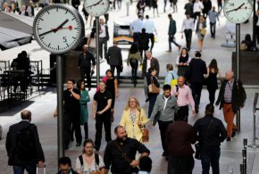 Равнището на безработица във Великобритания е достигнало най-високото си ниво от близо две години насам, съобщи Националната статистическа служба (ONS), като добави, че скокът се дължи главно на увеличаването на броя на хората, останали без работа за период до шест месеца.