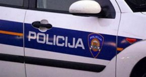 В понеделник полицията е намерила при гранична проверка 87 нелегални мигранти в товарен автомобил, управляван от 57-годишен гражданин на Босна и Херцеговина.