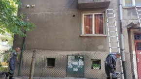незаконните кабели по фасадите на сградите в София 