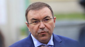 "Министър на здравеопазването през март 2022 година е проф. Асена Сербезова", уточни проф. Ангелов.