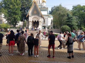   Молебен-протест за отварянето на Руската църква 