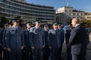 Българските военновъздушни сили са носител на традиции и дух, на истинско себеотрицание и родолюбие, от които обществото ни се нуждае особено силно днес, заяви президентът Румен Радев.

 